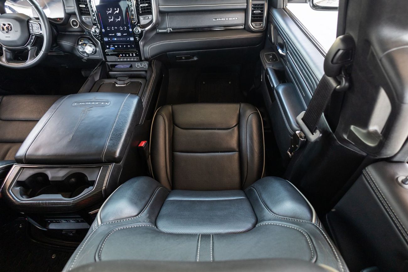 RAM 1500 Limited Crew Cab 5.7L