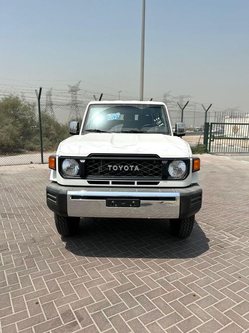 Toyota Land Cruiser 70 Toyota LC76 4.0L Petrol Basic Manual 2025 Model
