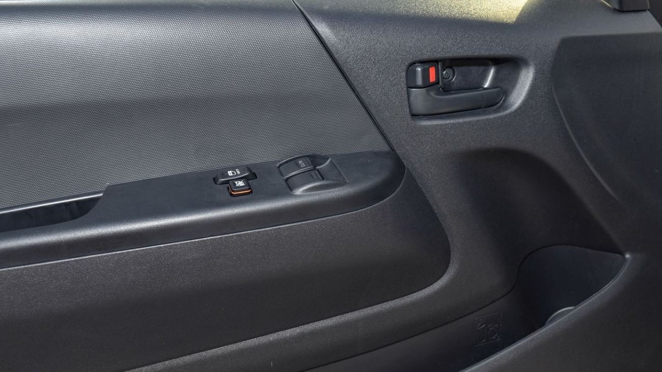 تويوتا هاياس Toyota Hiace 2.7L High Roof  Model 2025