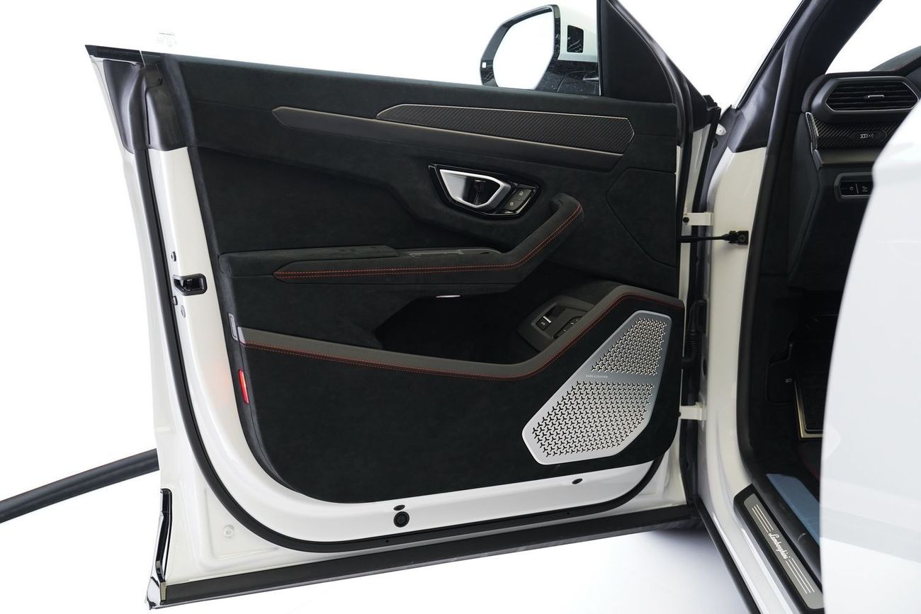 لامبورغيني اوروس 4.0T V8 Performante