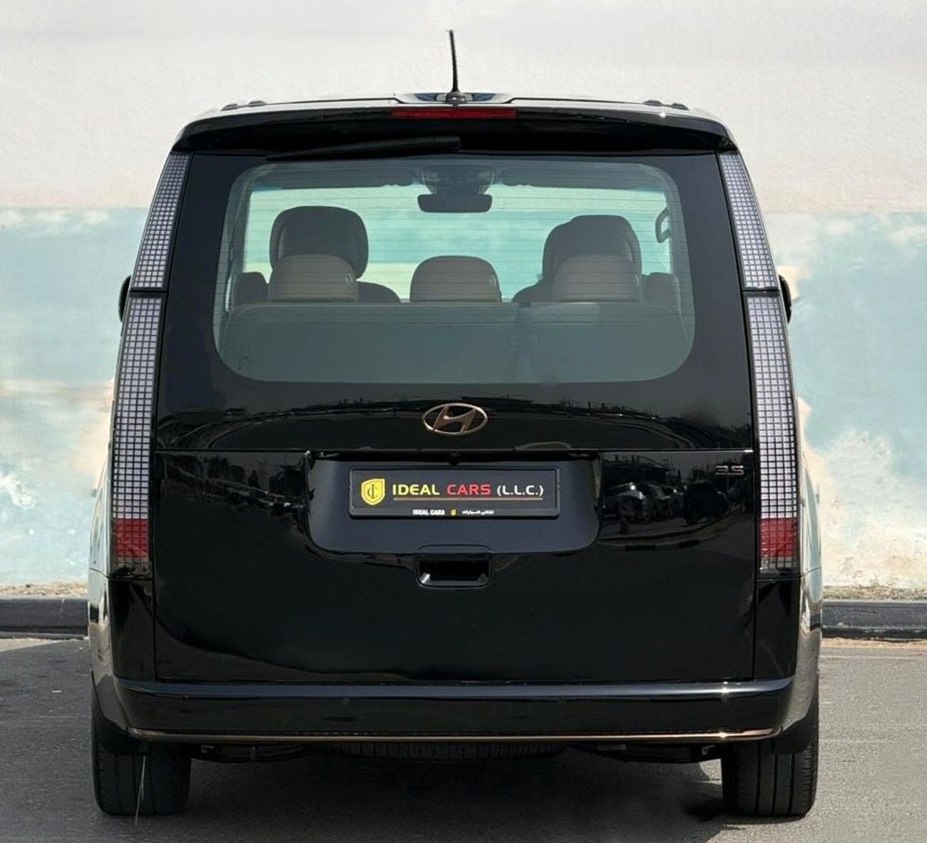 Hyundai Staria Luxury 3.5L HYUNDAI STARIA LUXURY | GCC SPECS | YEAR: 2024 | KMS: 35,800 | 5-YEARS WARRANTY | 5-YEAR