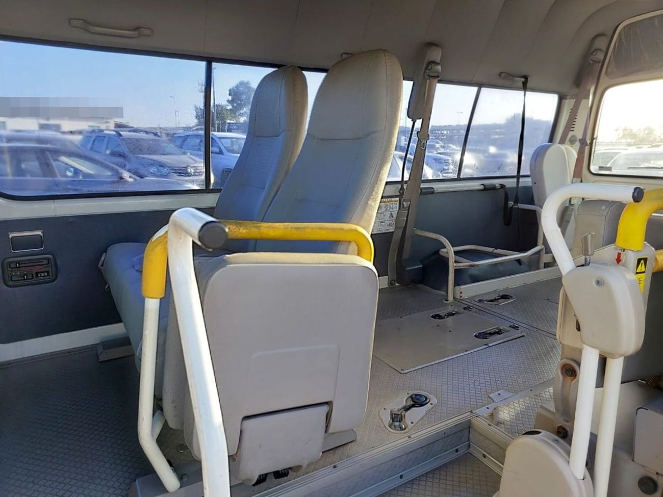 Toyota Hiace TOYOTA HIACE COMMUTER VAN RHD 2002 MODEL 3.0 L DIESEL AUTOMATIC(PM12553)