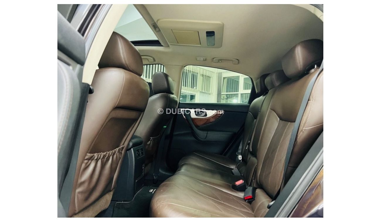 Infiniti QX70 Luxury GCC .. Full Options .. V6 .. NAV .