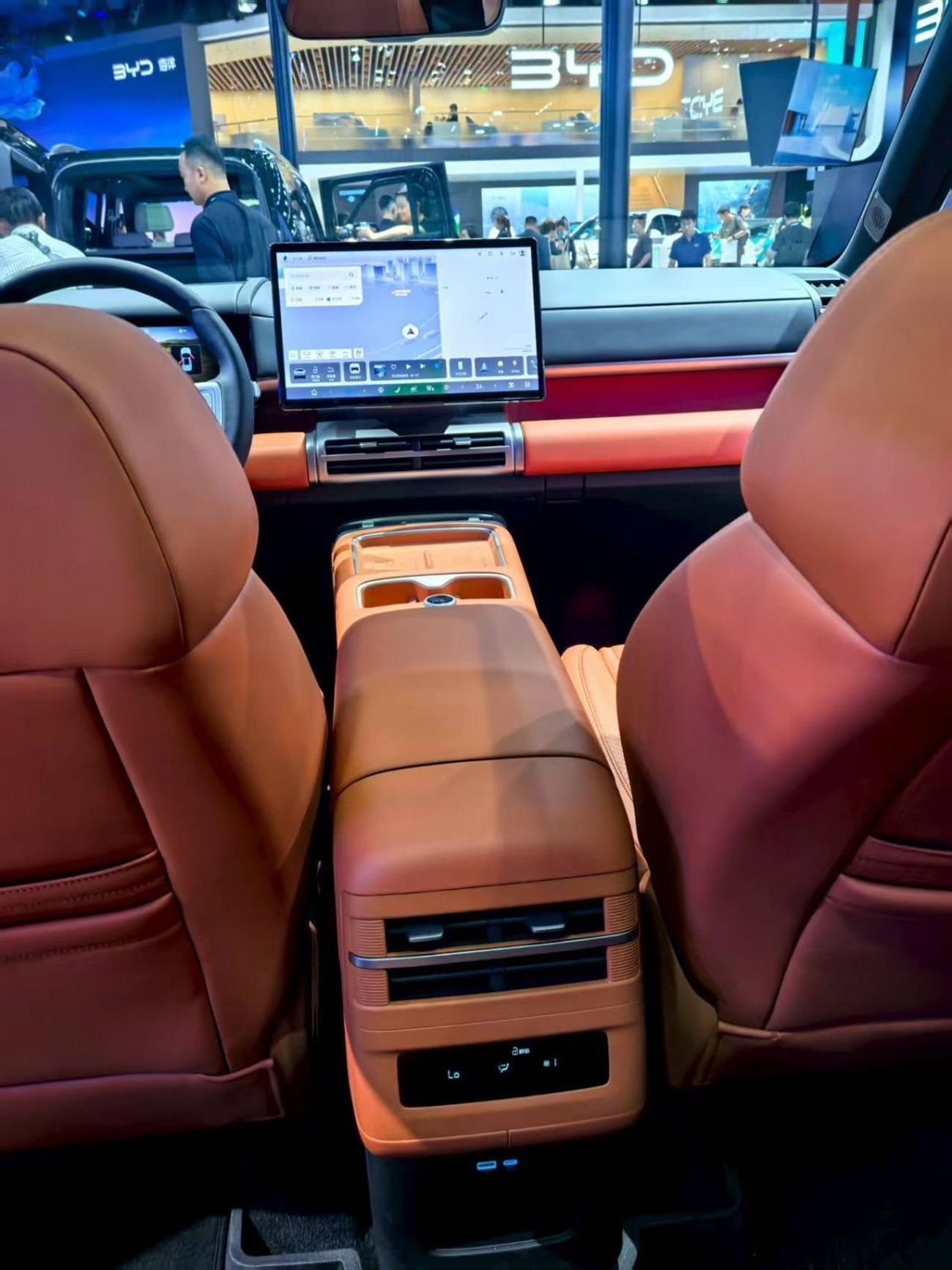 بي واي دي ليوبارد تيتانيوم 7 Max