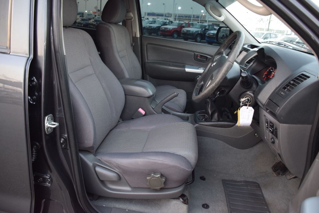 تويوتا هيلوكس 4x4 Diesel 3.0L Right Hand (Export Only)