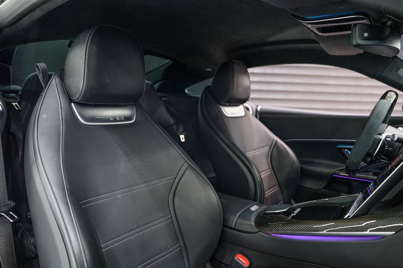 مرسيدس بنز AMG GT 63 سيارة كوبيه 4Matic+، مزودة بحزمة ألياف الكربون!!