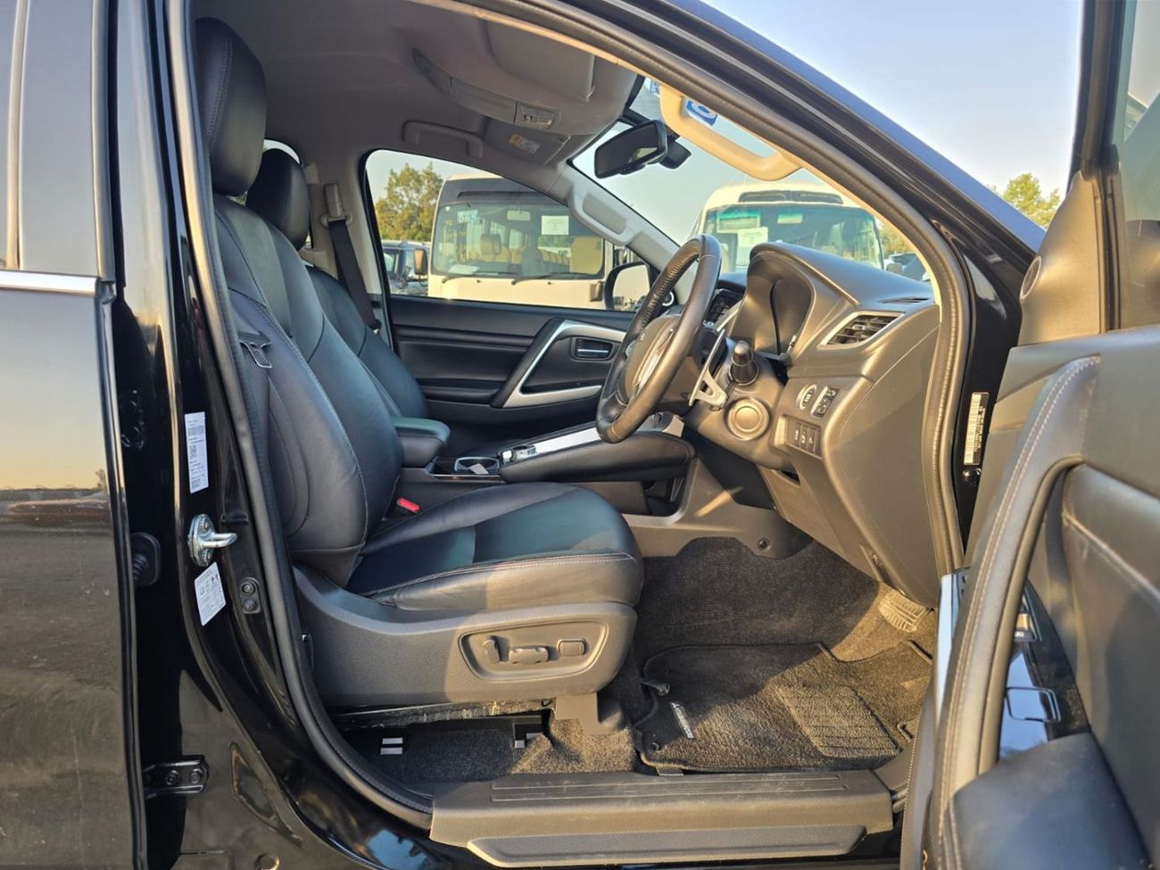 Mitsubishi Pajero 2022 MITSUBISHI PAJERO SUV RHD 2.4 L DIESEL AUTOMATIC (PM06834)