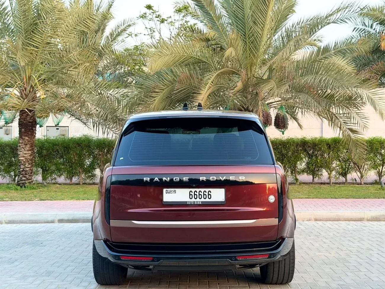 لاند روفر رينج روفر SV | GCC Specs | Pristine Condition