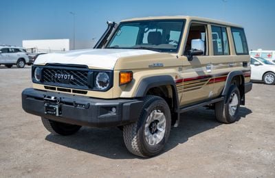 Toyota Land Cruiser 70 LC 76 2.8L | Diesel | 4 Cylinder | 6 Speed Automatic | 5 Door | 5 Seats