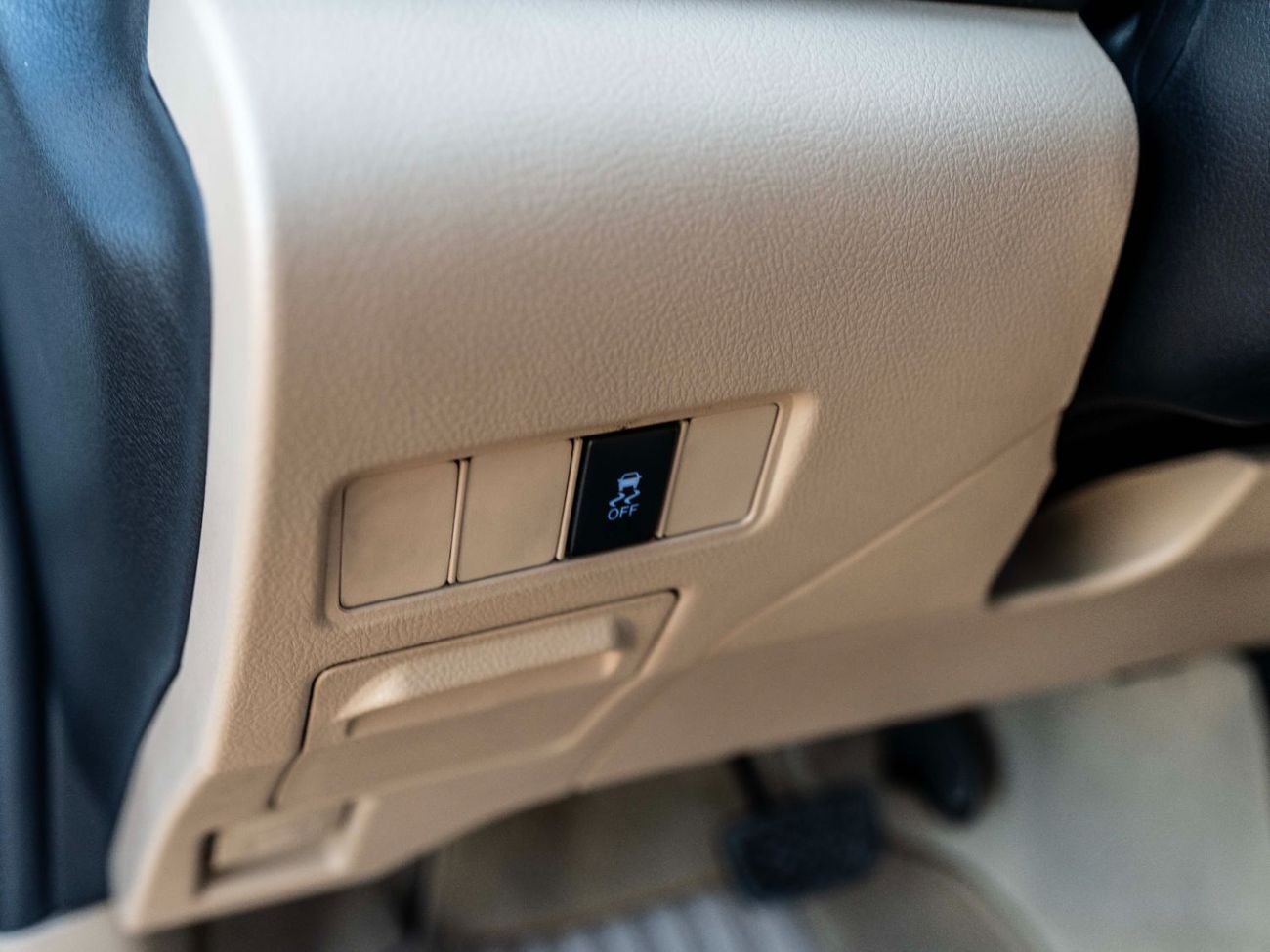 تويوتا يارس 1.5L E