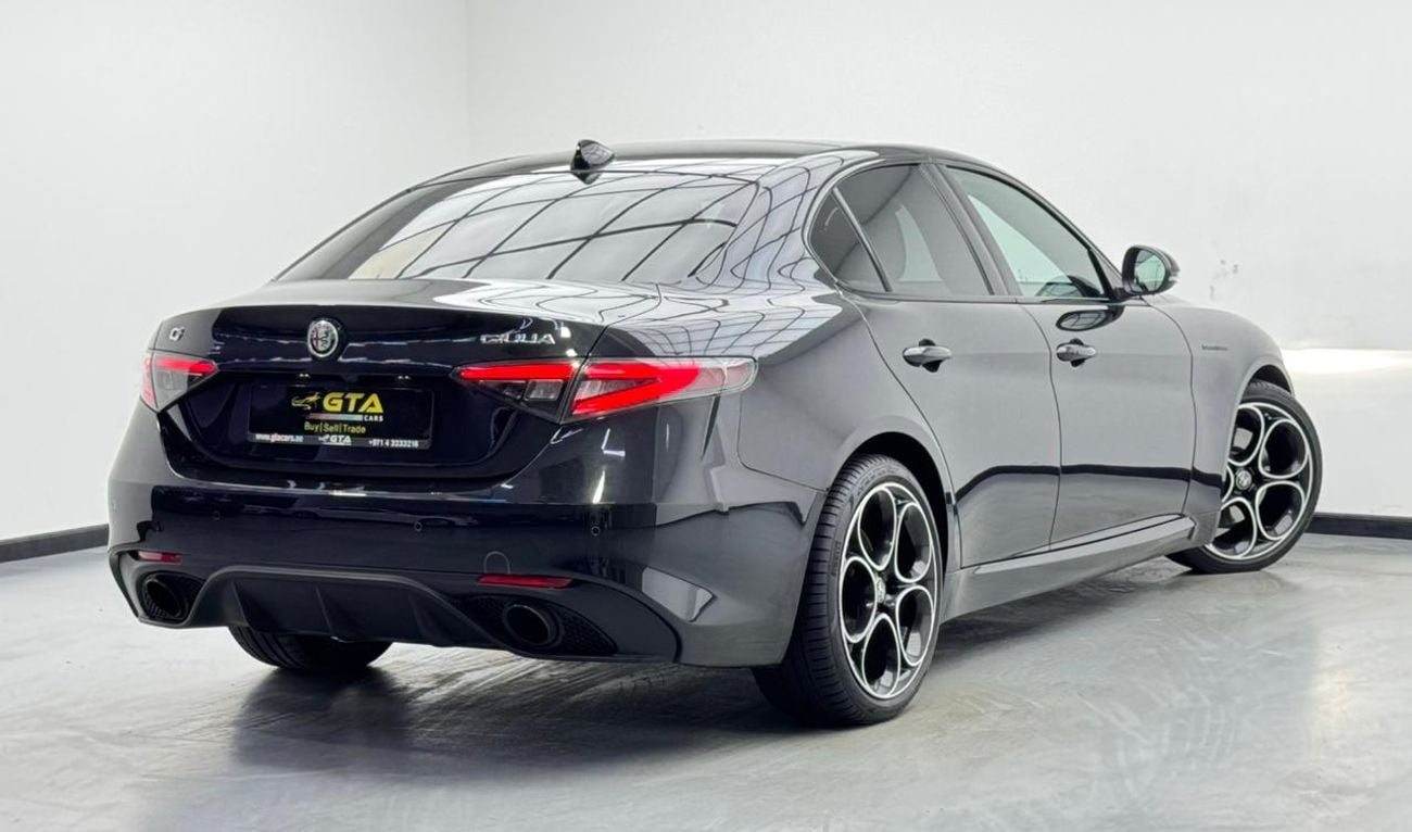 ألفا روميو جوليا 2024 Alfa Romeo Giulia Competizione Q2, 2030 Alfa Romeo Warranty + Service Pack, Very Low Km, GCC