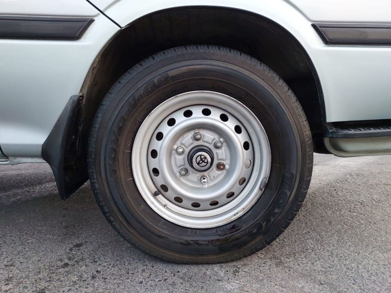 Toyota Hiace TOYOTA HIACE VAN RHD 1999 MODEL 2.0 L PETROL MANUAL(PM52852)