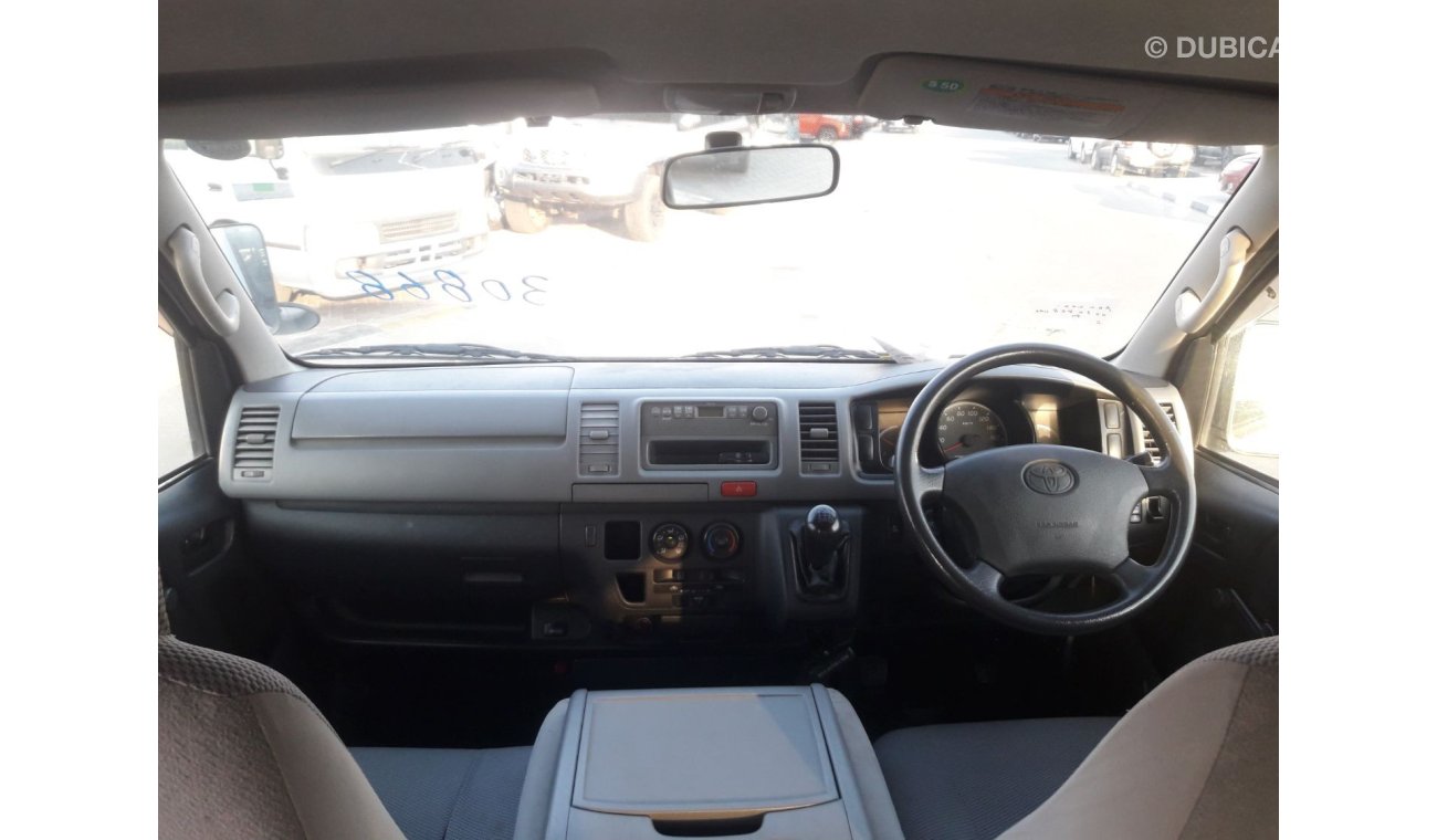 تويوتا هاياس TOYOTA HIACE VAN RIGHT HAND DRIVE (PM 890)