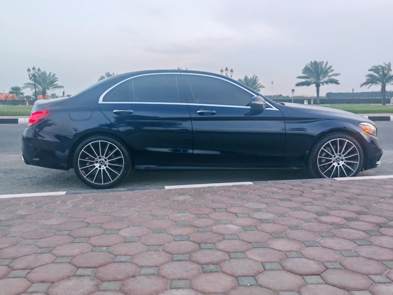 Mercedes-Benz C 300 Std 2.0L (258 HP)