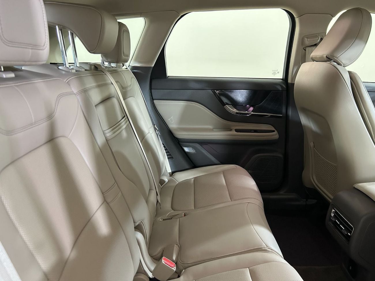 Lincoln Corsair COR222 / FREE Insurance + Registration / AL TAYER MOTORS / AL QOUZ SHOWROOM