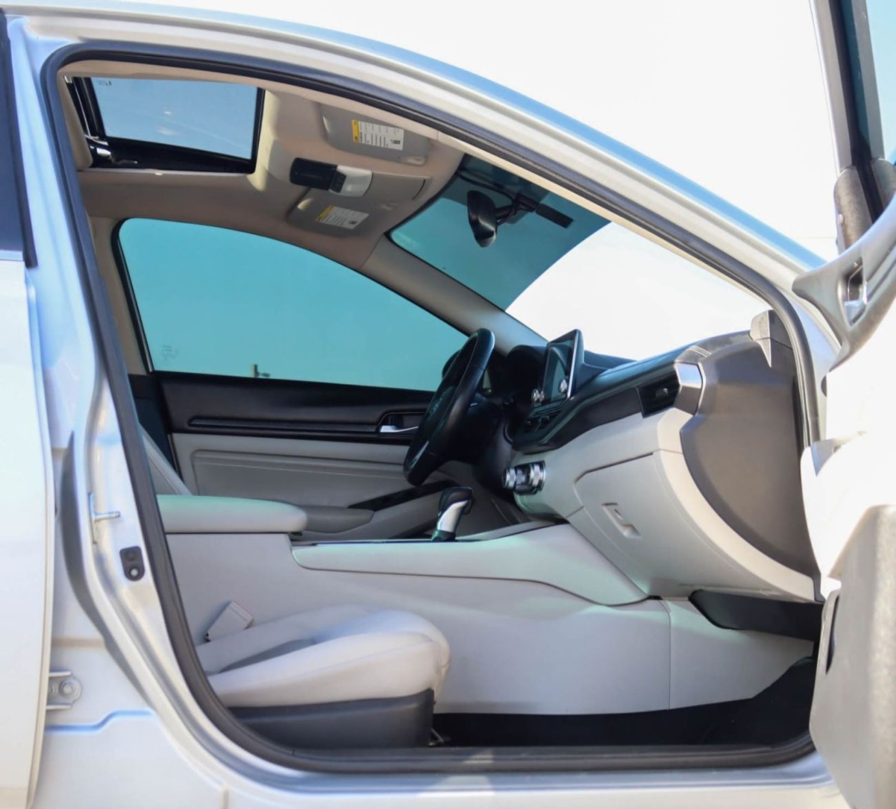 Nissan Altima 2.5 SV Nissan Altima 2.5L 2021 GCC  accident-free in excellent condition 1076 P.M