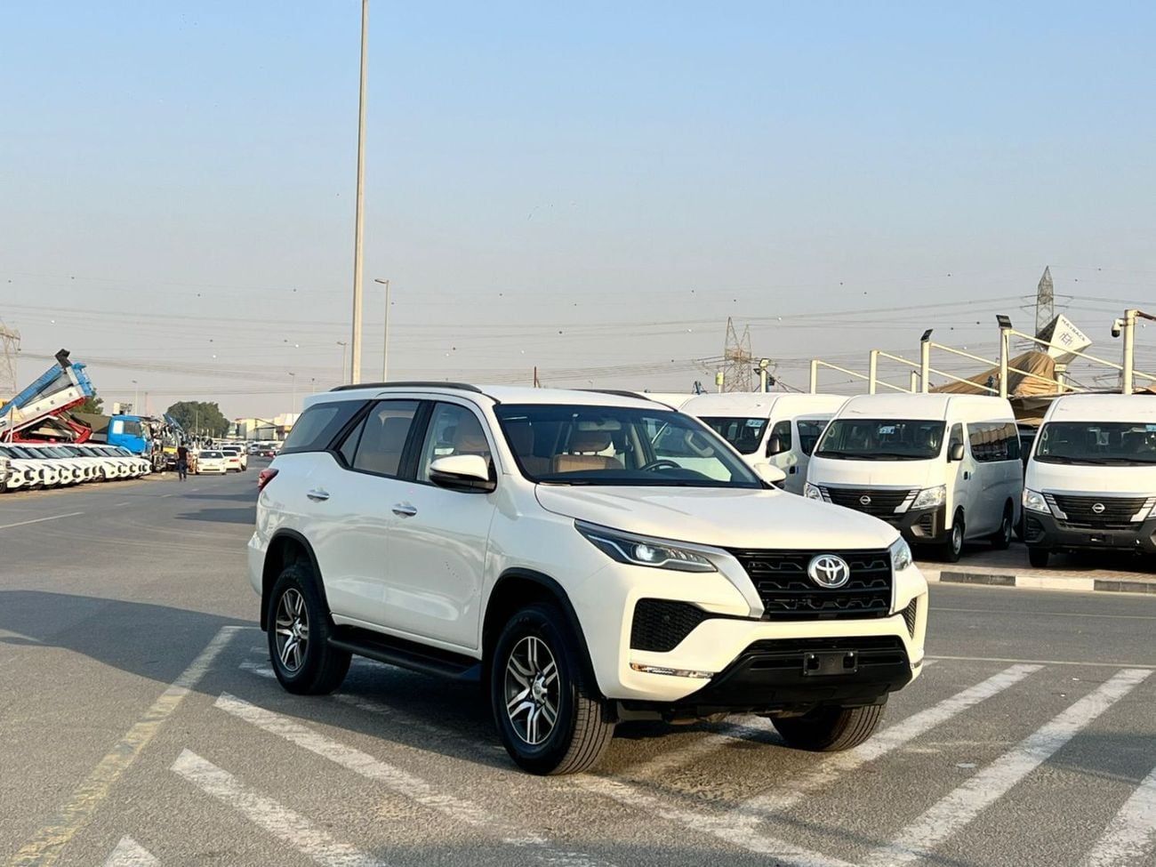 تويوتا فورتونر 2022 Toyota Fortuner EXR 2.7 V4  - AWD 4x4 - GCC - Rear Sensor