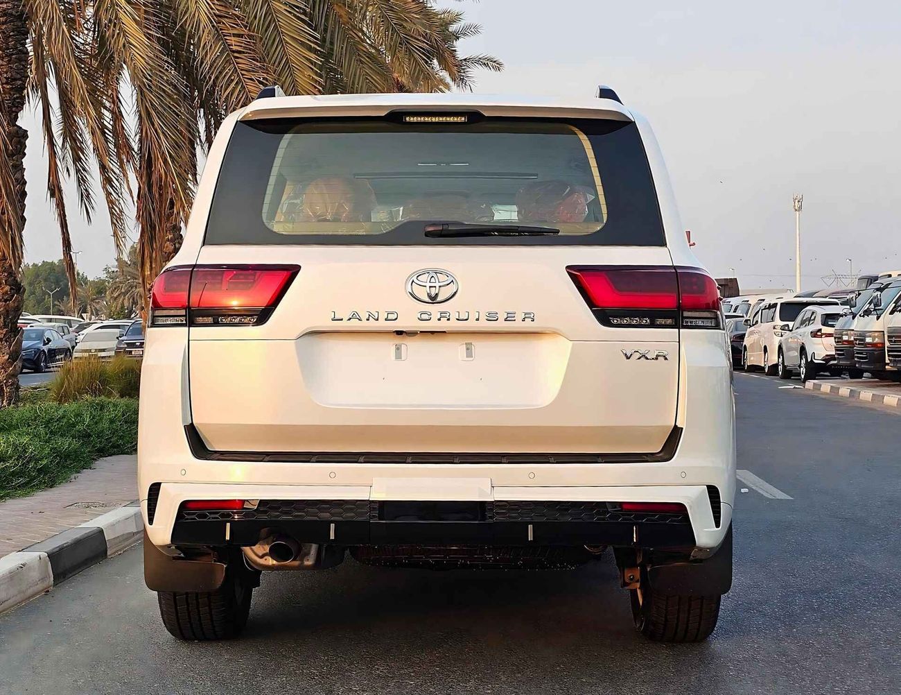 Toyota Land Cruiser VX / MAKE AERO KIT / 4.0L PETROL / FULL OPTION (CODE# 68044)