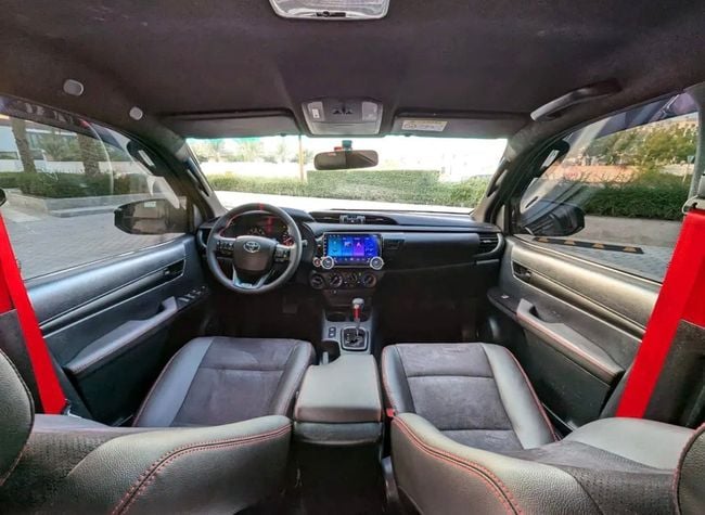Toyota Hilux 2021 FACELIFTED 2025 GR SPORT GCC IN EXCELLENT CONDITION, миниатюра 24