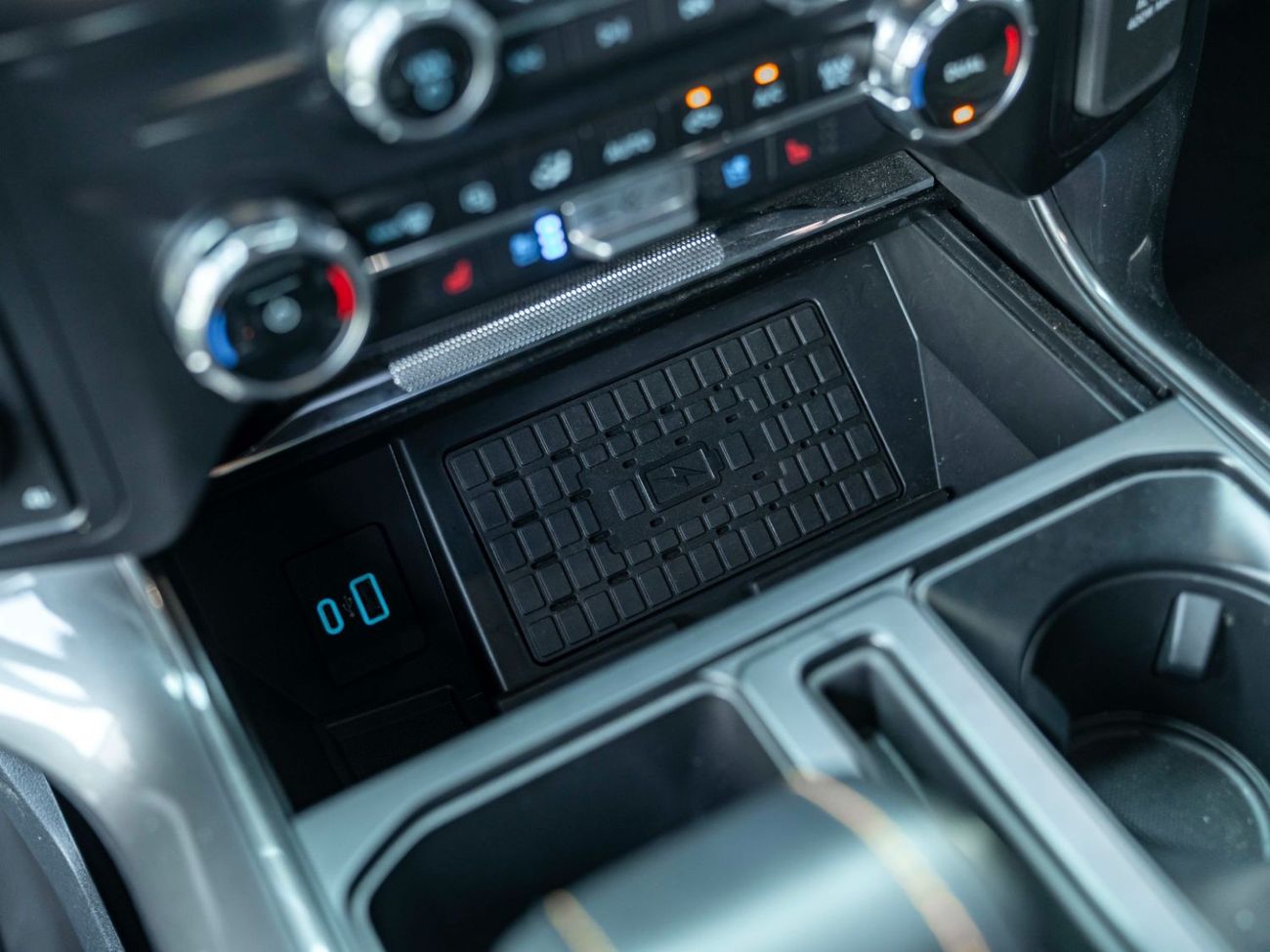 Ford F 150 Tremor AED 3,774 PM • F-150 TREMOR CREW LUXURY • ONLY 7,600 KMS • FORD WARRANTY AND SERVICE PLAN UNTIL 2028