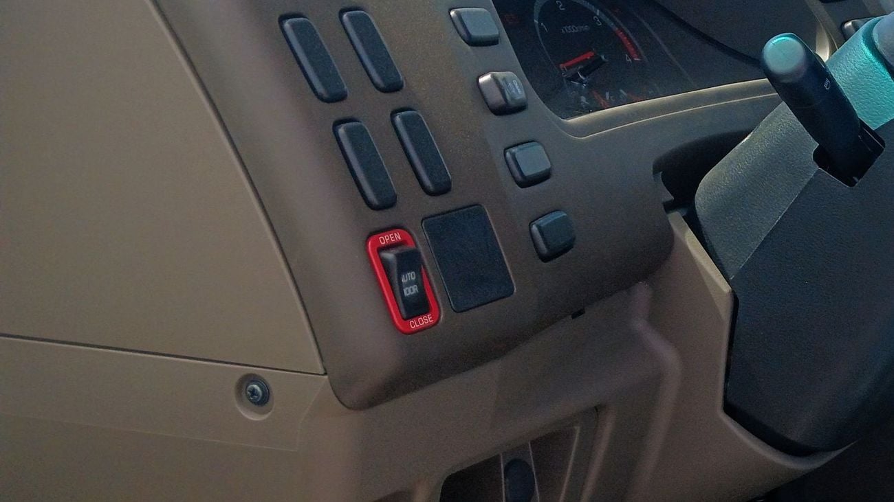 ميتسوبيشي روزا Mitsubishi Rosa 4.2L Diesel 33 Seater 2026YM