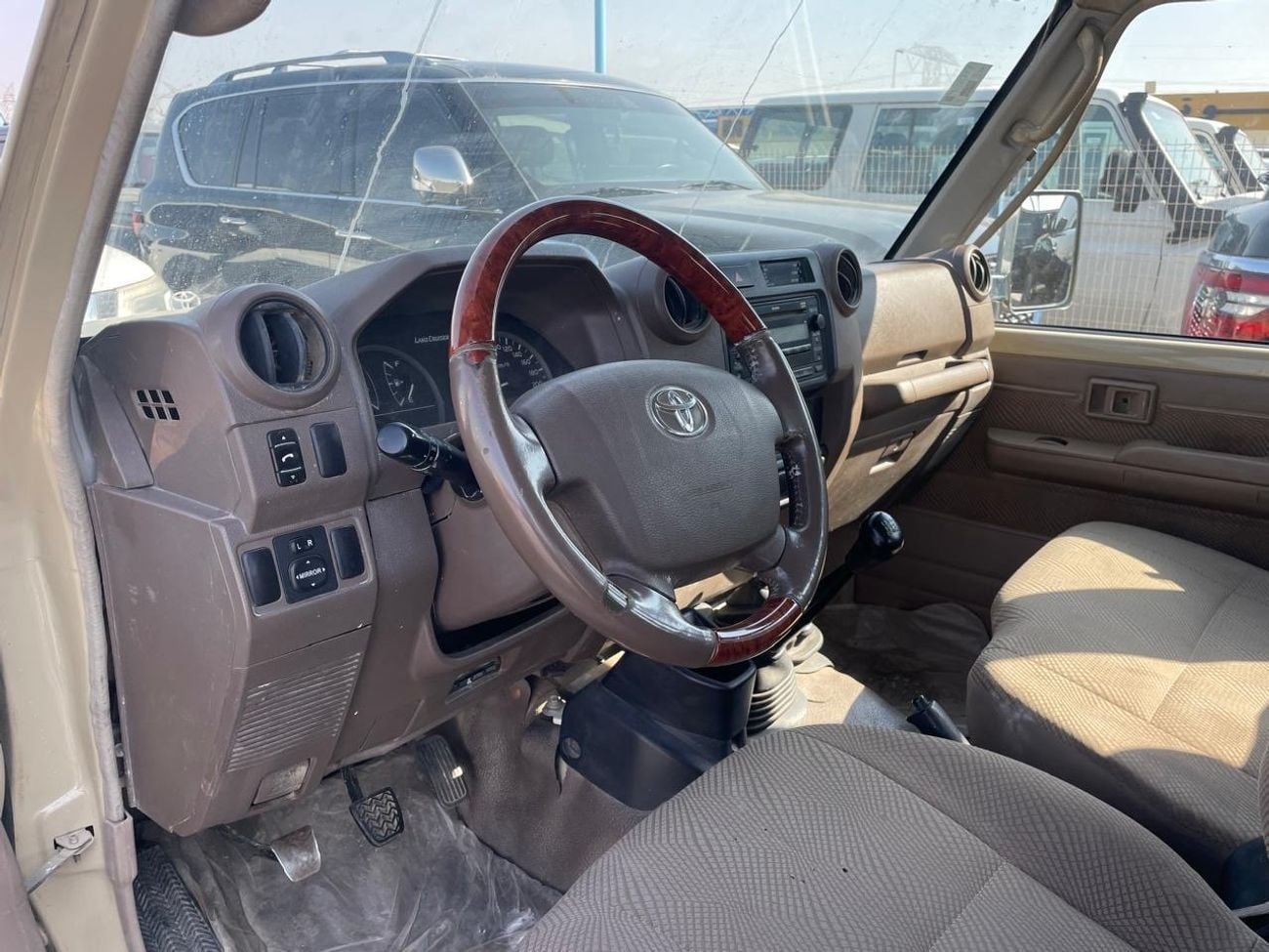 تويوتا لاند كروزر بيك آب Std 4.0L Double Cab Utility 4WD
