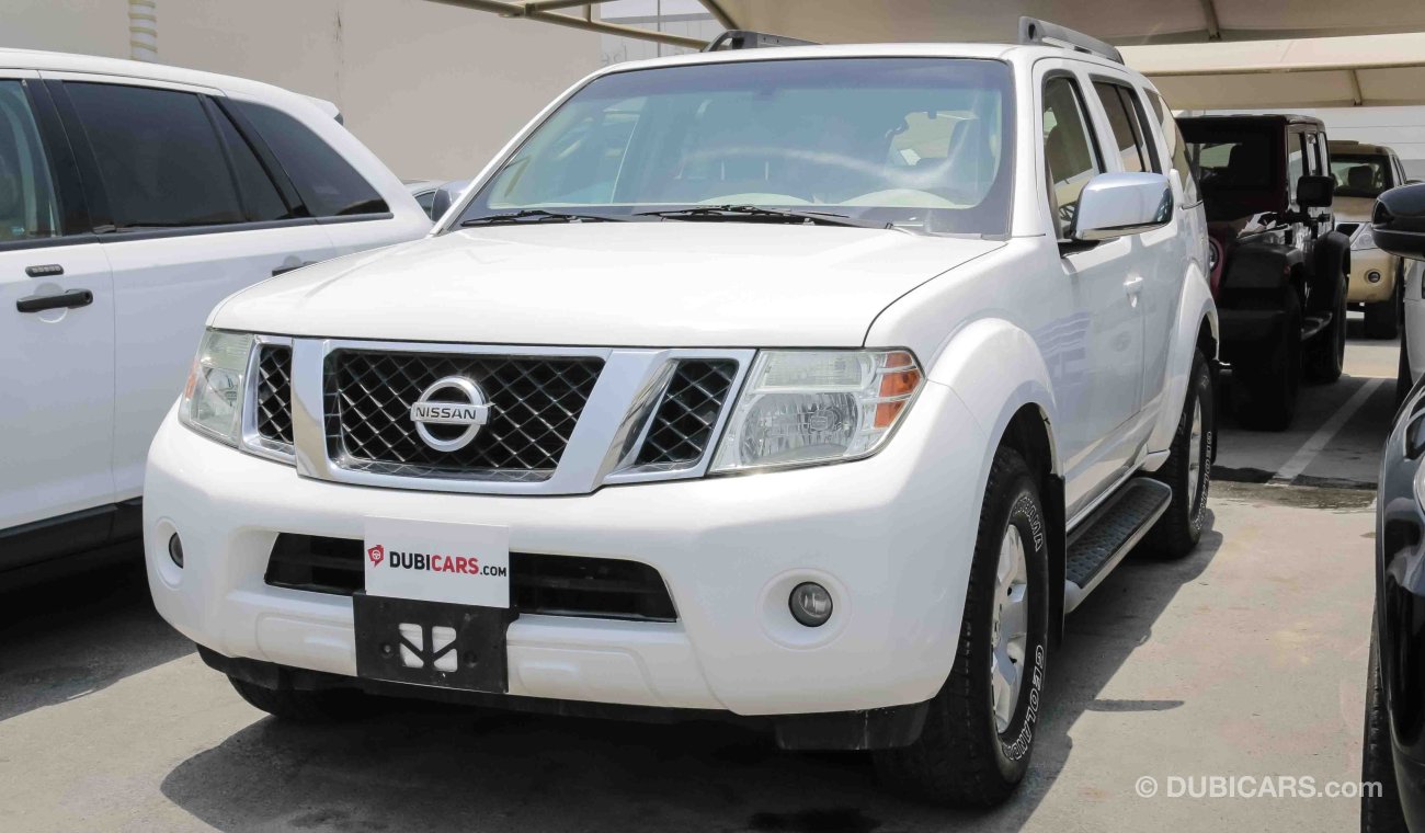 Nissan Pathfinder SE