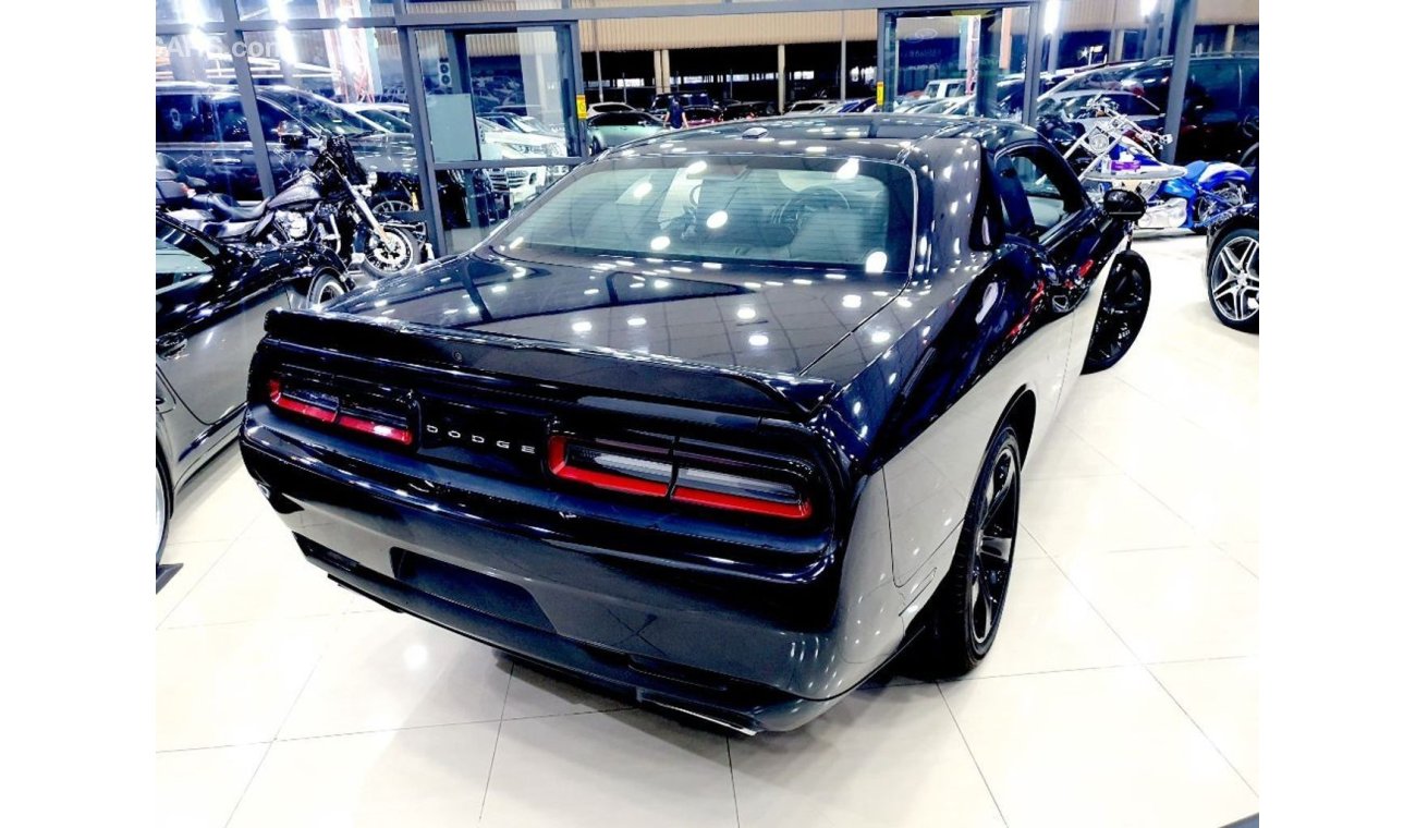 Dodge Challenger THE REAL MEANING OF THE ///AMERICAN MUSCLE\\\ V8 5.7 HEMI MANUEL GEARBOX WITH 385 HP