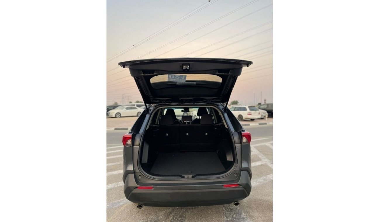 تويوتا راف ٤ 2019 Toyota Rav4 LE MidOption With Rims / EXPORT ONLY / فقط للتصدير