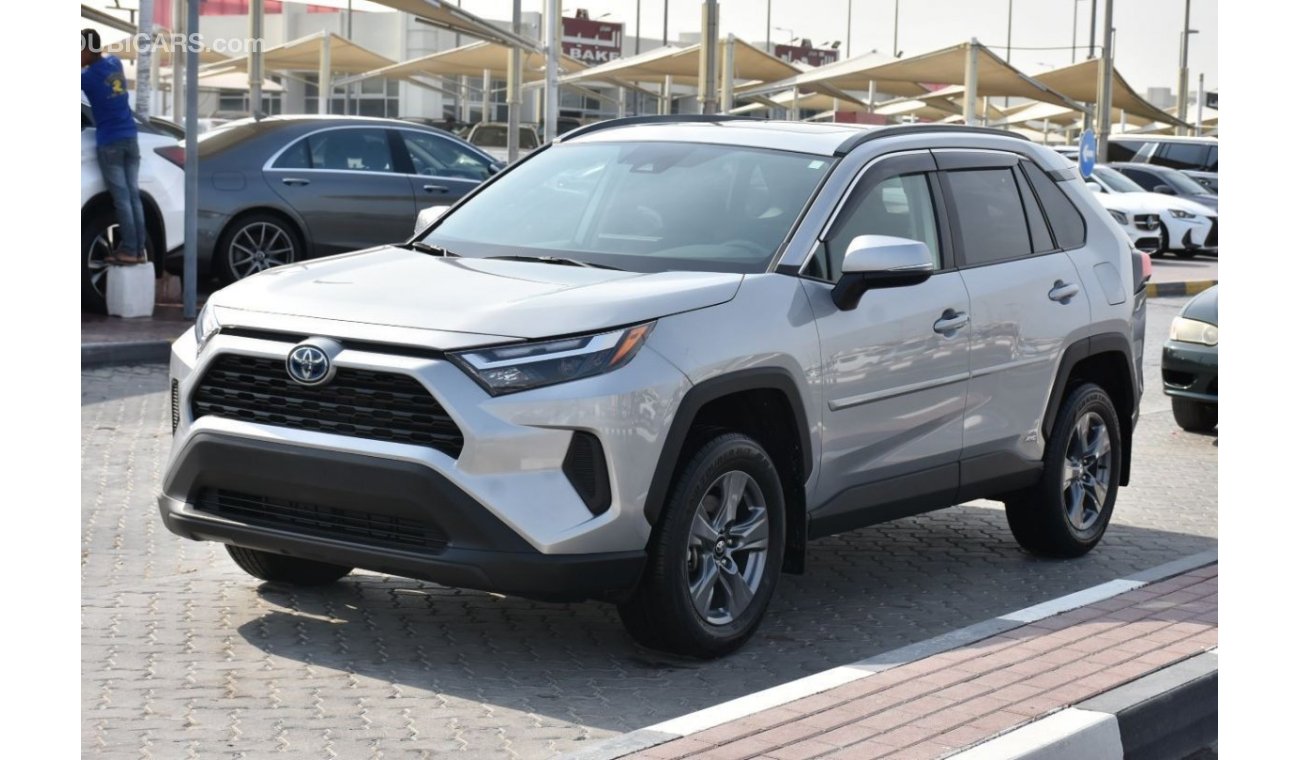 Toyota RAV4 XLE HYPRID ( CLEAN CAR WITH WARRANTY )