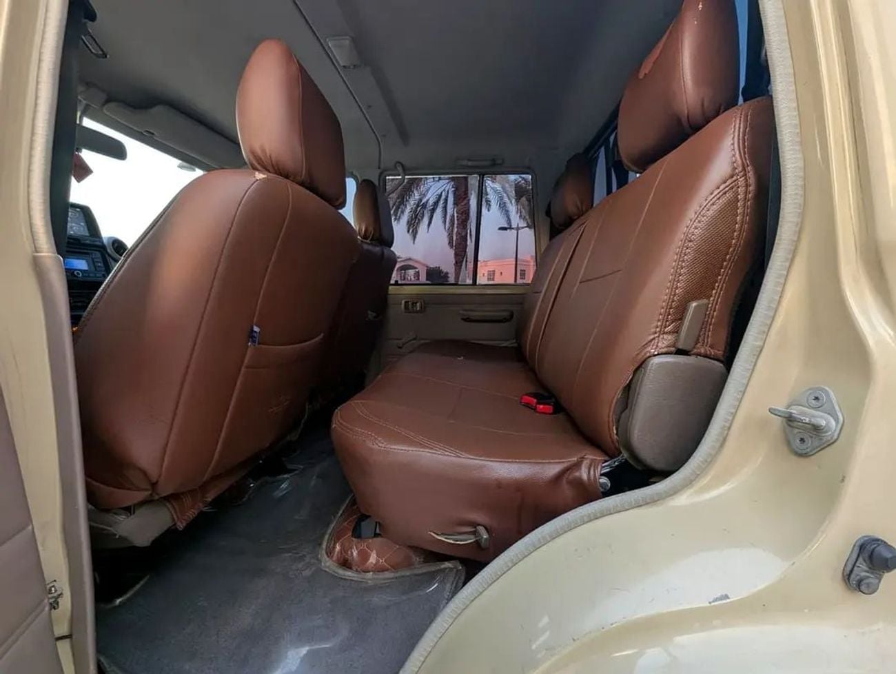 تويوتا لاند كروزر 70 LC79 LX محرك V6 سعة 4.0 لتر، بحالة داخلية وخارجية ممتازة