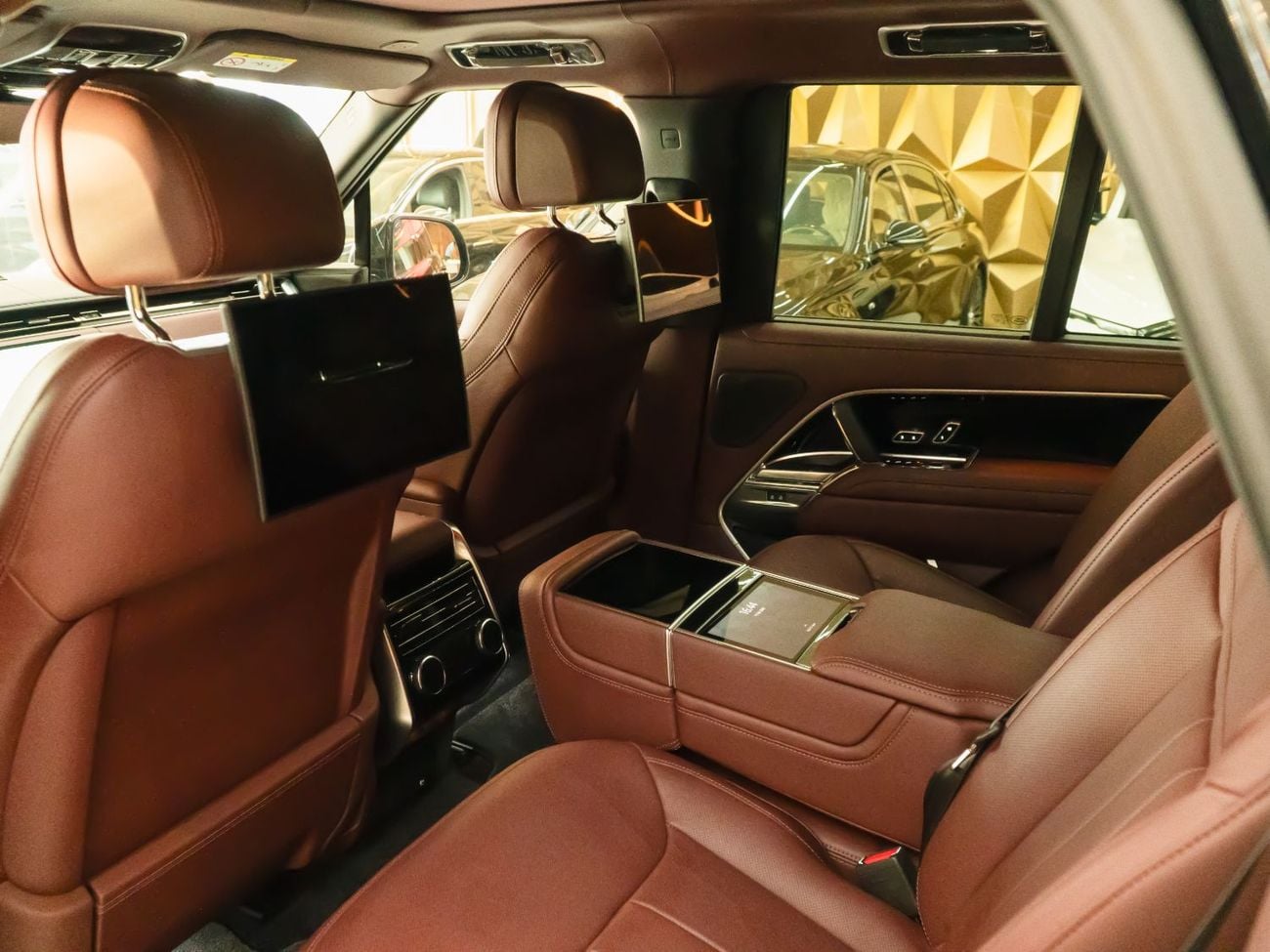 Land Rover Range Rover Autobiography P530 4.4L 2023 Range Rover Vogue Autobiography | Black Exterior | Maroon Interior | Lu