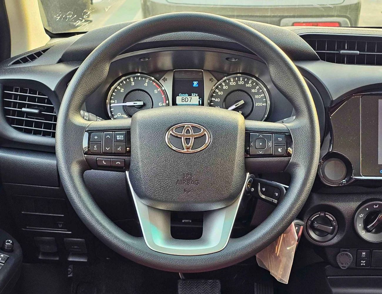 تويوتا هيلوكس DLX WIDE BODY / DOUBLE CABIN / 2.4L DIESEL A/T / CHROME HANDLE & BUMPERS (CODE # HDWAB)