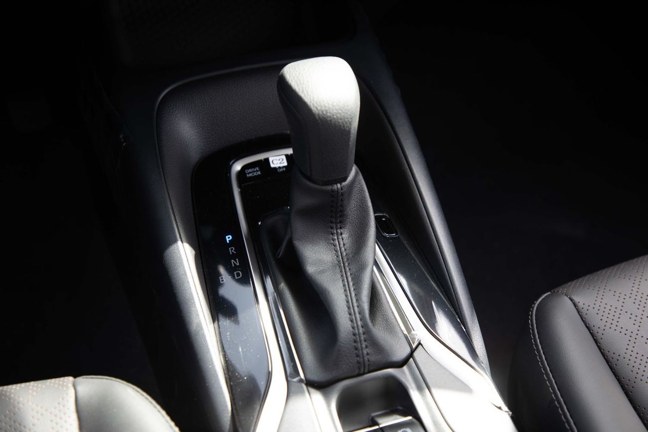 تويوتا كورولا 2025 Toyota Corolla Elite 1.8 - Hybrid - White Inside Black | Export Only