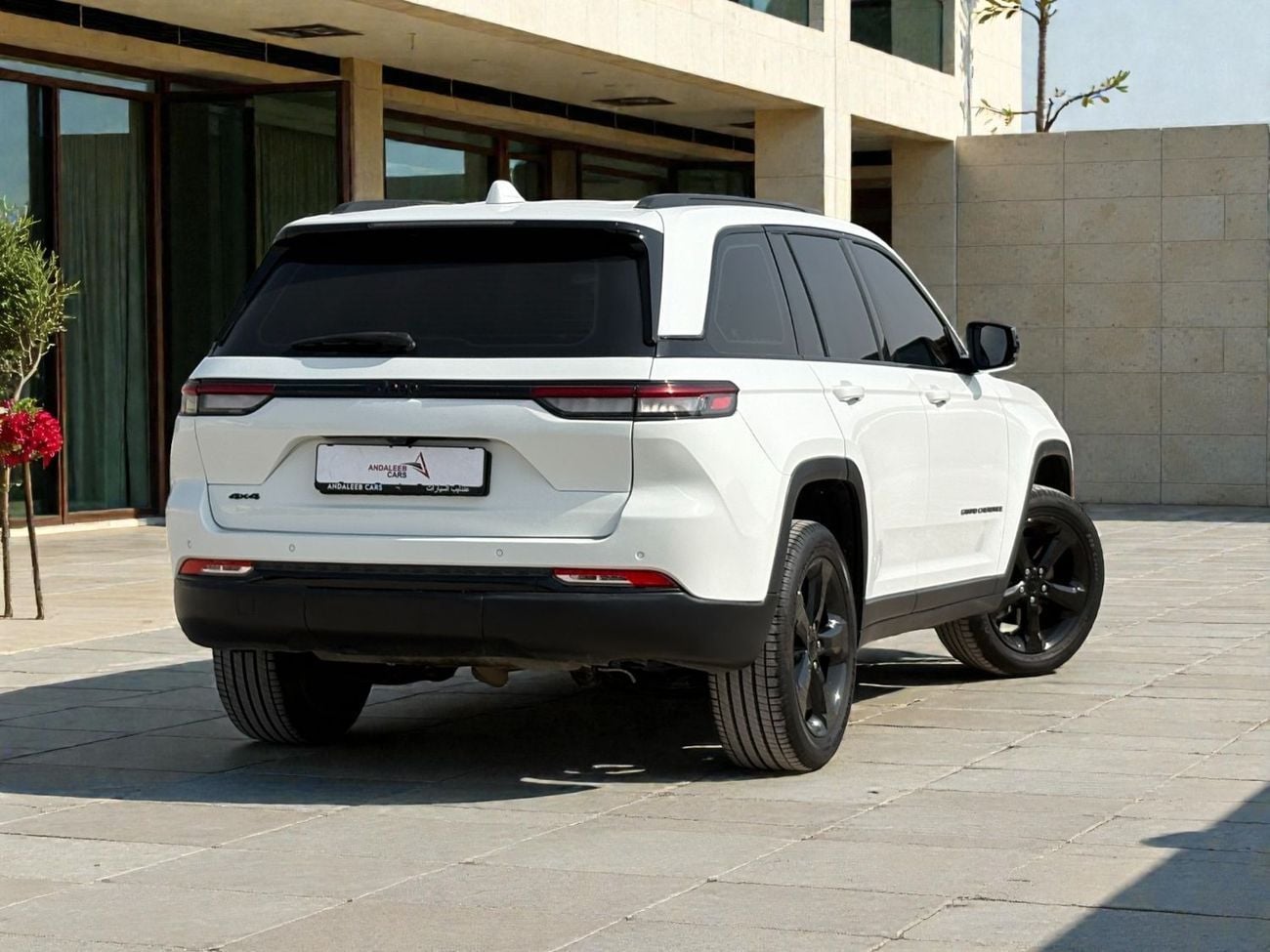 Jeep Grand Cherokee Altitude 3.6L 2022 | GCC SPECS | AED 2,580 PER MONTH | Agency Warranty & Valid Service Contract.