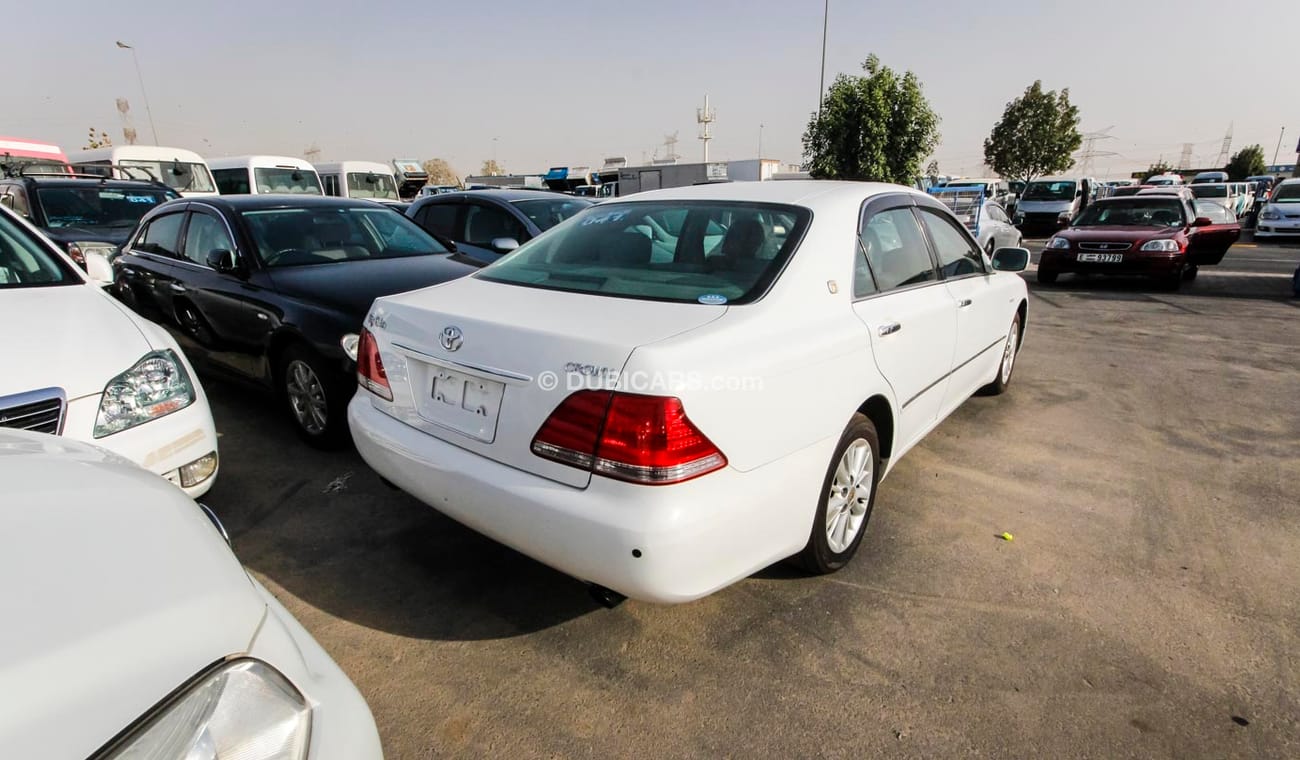 تويوتا كراون Royal saloon
