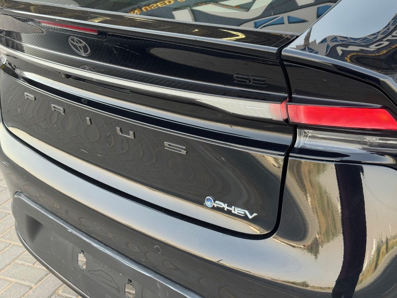 تويوتا برياس PLUG-IN HYBRID / 2.0L V4 /  1000KM RANGE / 72KM ON ELECTRIC ONLY/ RADAR / LINE ASSIST / BIG SCREEN