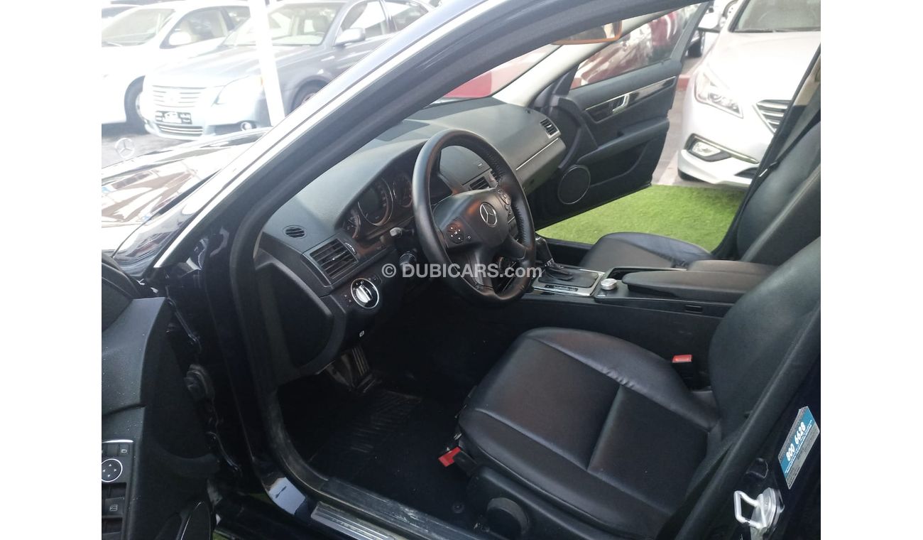 Mercedes-Benz C 180 C180 Gulf 4 cylinder, blue color, cruise control, alloy wheels, leather sensors, fog lights, in exce