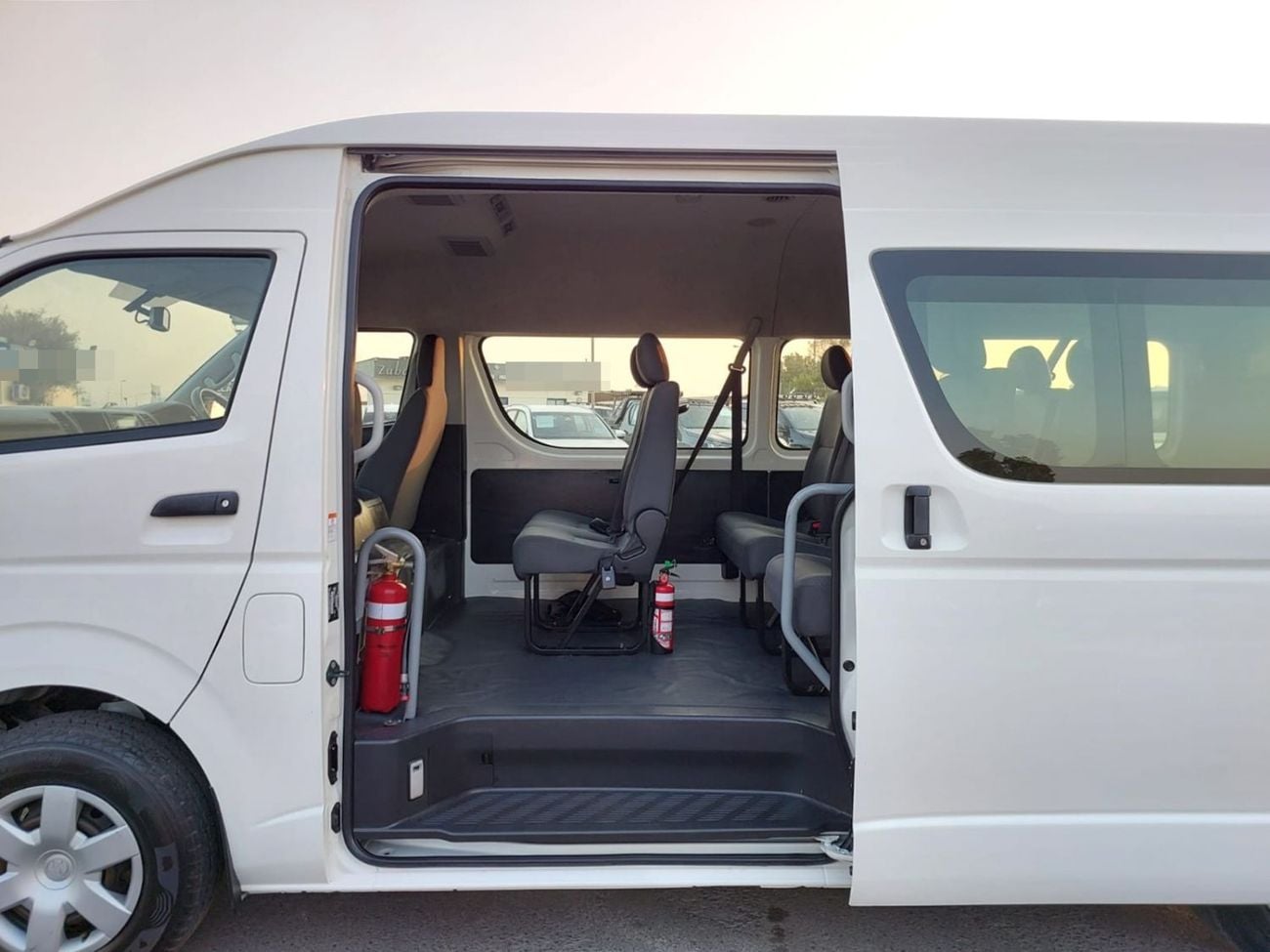 Toyota Hiace TOYOTA HIACE COMMUTER VAN RHD 2016 MODEL 3.0 L DIESEL AUTOMATIC(PM28405)