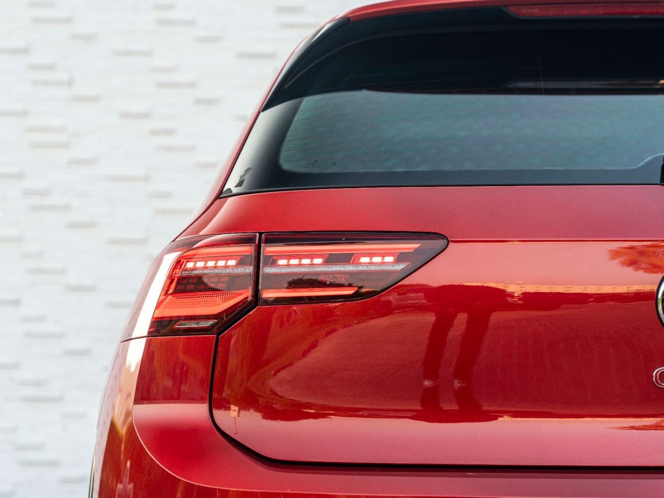 فولكس واجن جولف GTI AED 1,887 PM • GTI P1 MID • ONLY 59,000 KMS • OFFICIAL VOLKSWAGEN SERVICE HISTORY AND WARRANTY