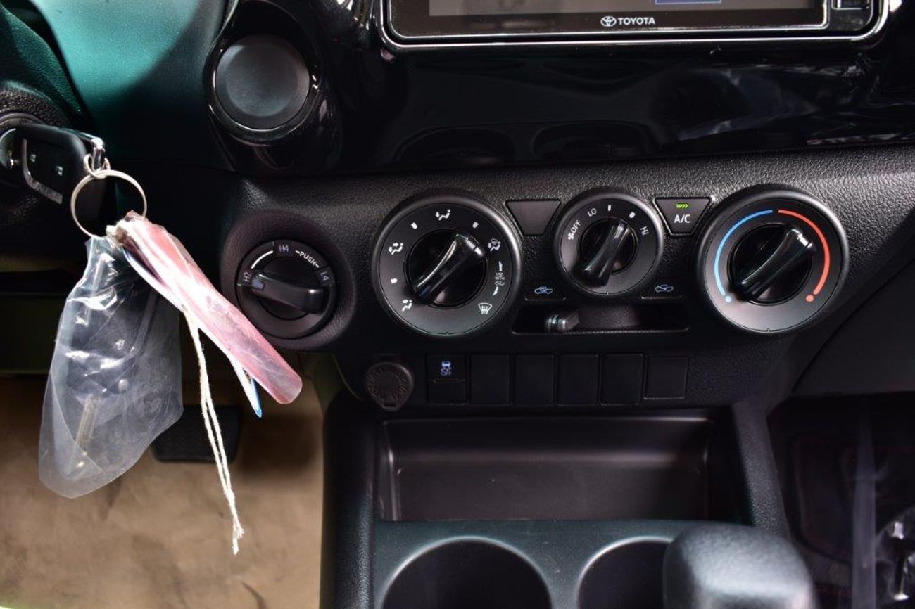 تويوتا هيلوكس HILUX DOUBLE CAB 2.4L DIESEL 4X4 AT