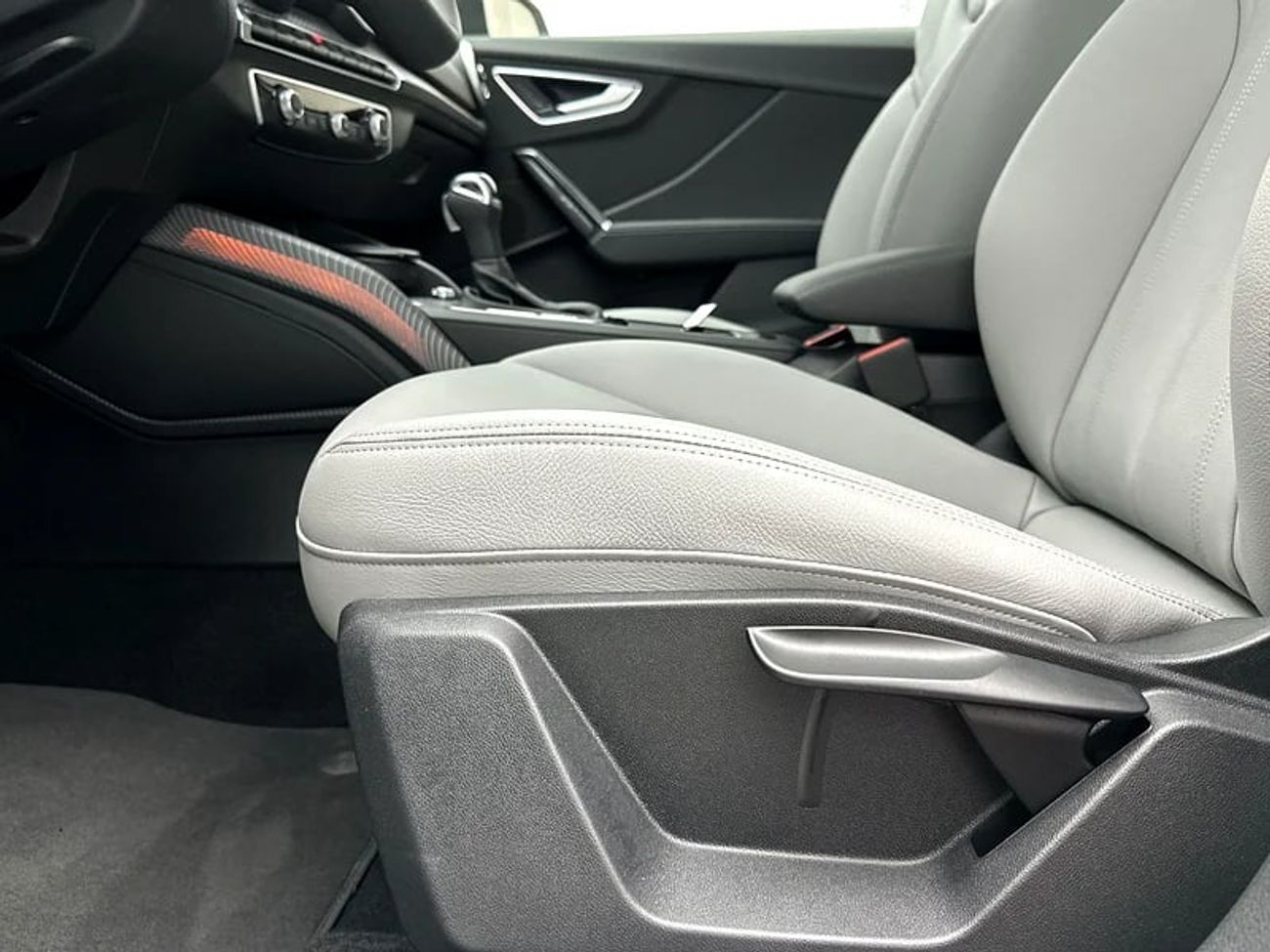 Audi Q2 Advanced 35 TFSI 150hp Black Package (Ref# 073216)