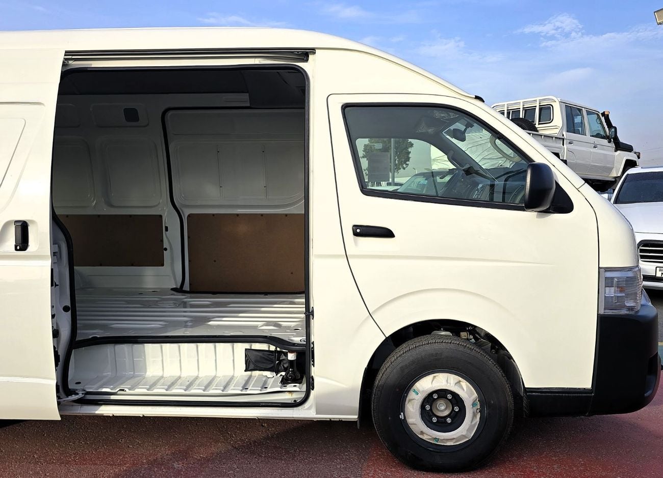 Toyota Hiace GLS -High Roof  Panal Van 2.7L Toyota Hiace High Roof Old Shape Cargo 2.7l petrol RWD 3 SEATS Gcc sp