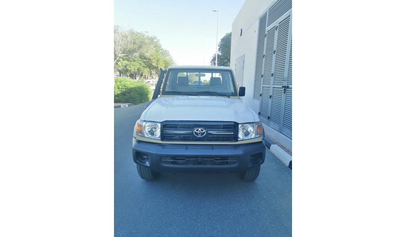 Toyota Land Cruiser Pick UP Diesel 4.2L V6 Full Option