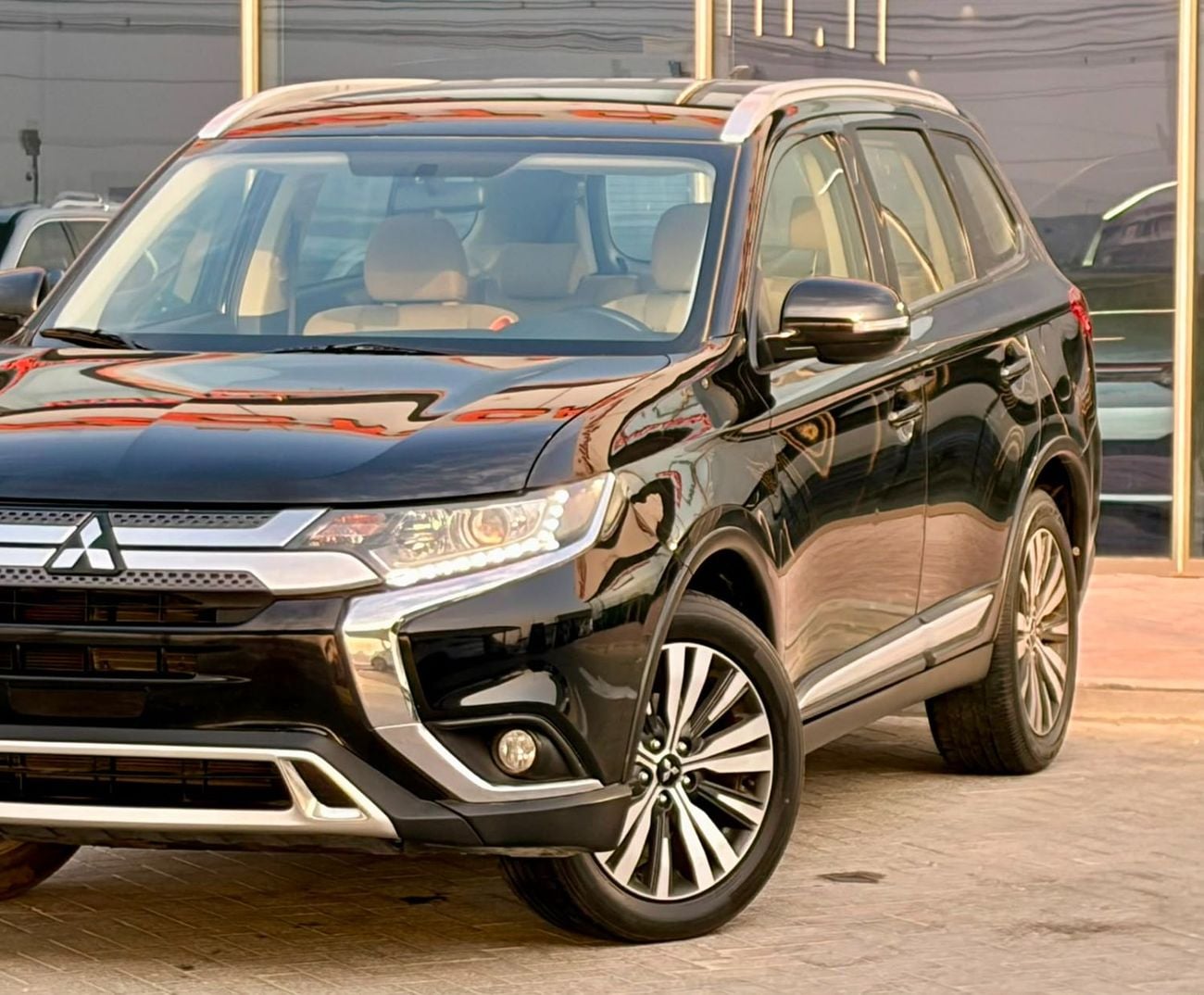 Mitsubishi Outlander GLX HIGHLINE FABRIC 820-Monthly l GCC l 4WD , Cruise, Camera l Accident Free