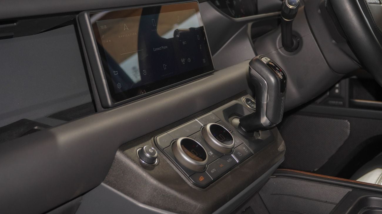 Land Rover Defender 3.0 L V6 d  RHD