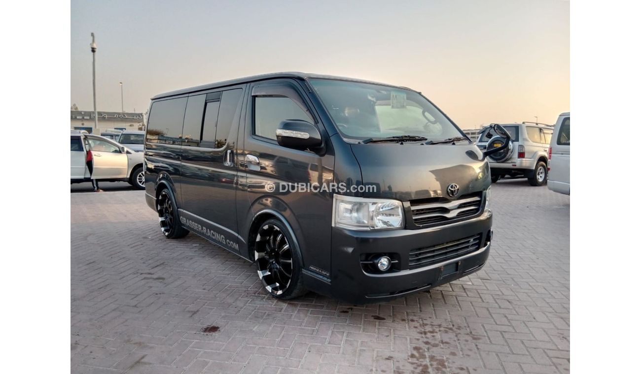 Toyota Hiace TOYOTA HIACE VAN RIGHT HAND DRIVE (PM1617)