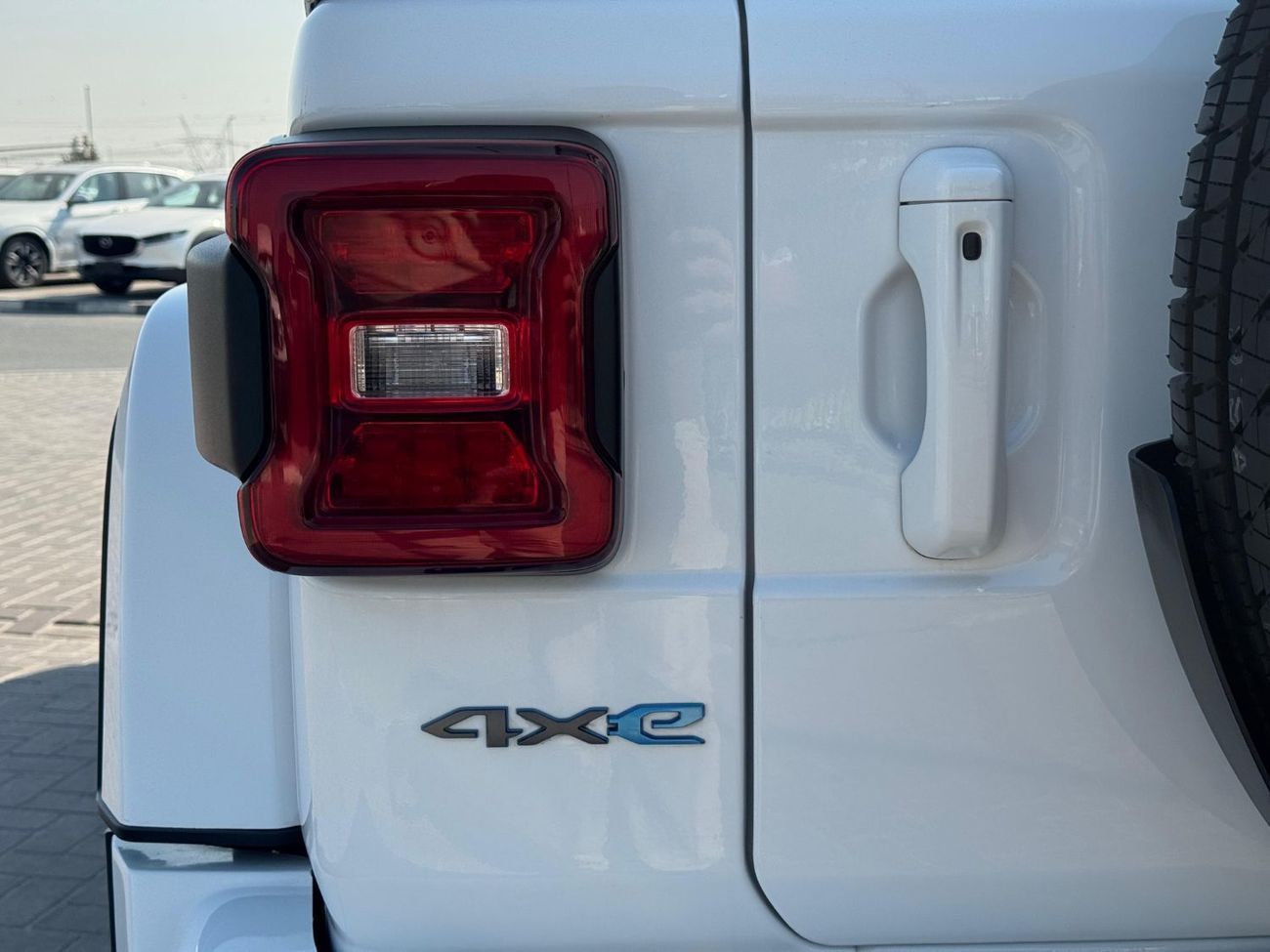 جيب رانجلر Wrangler 4XE 2.0L Turbo PHEV 2023 UAE Price @ 143,000 AED