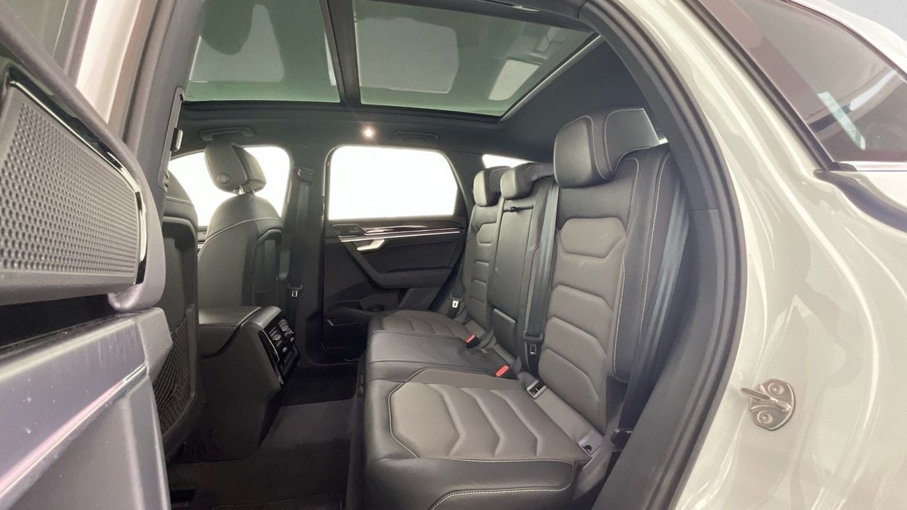 Volkswagen Touareg 3.0 V6 TFSI R-LINE 4WD AUTO | Guaranteed Warranty | 0 Down Payment