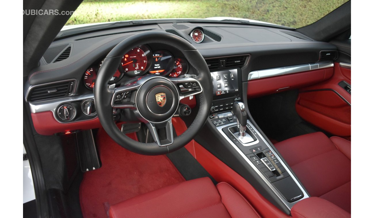 Porsche 911 Carrera-3.0L-Pet-V6-WHT_RED_2017